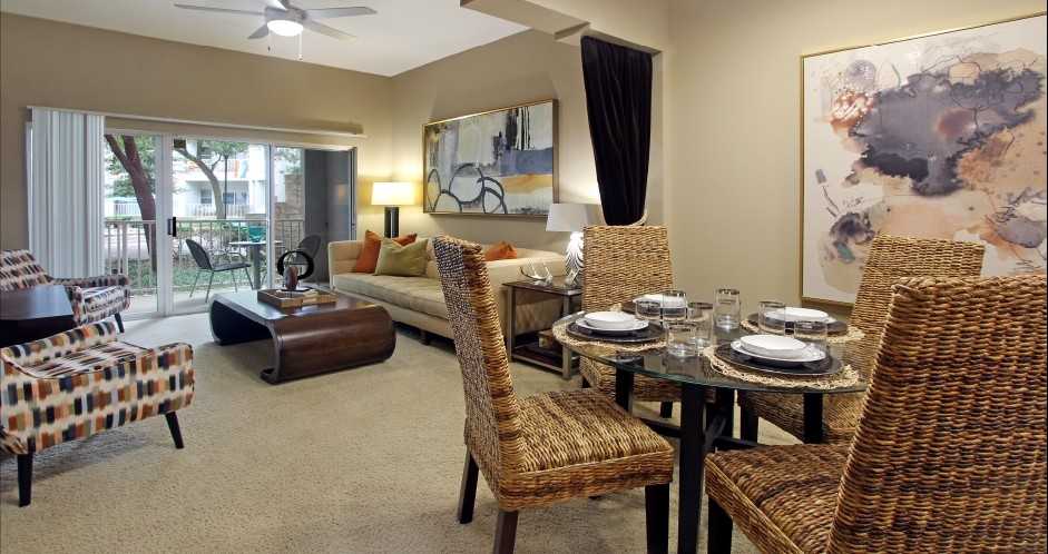 1003 Lake Carolyn Pkwy #0000 - Photo 4 of 7