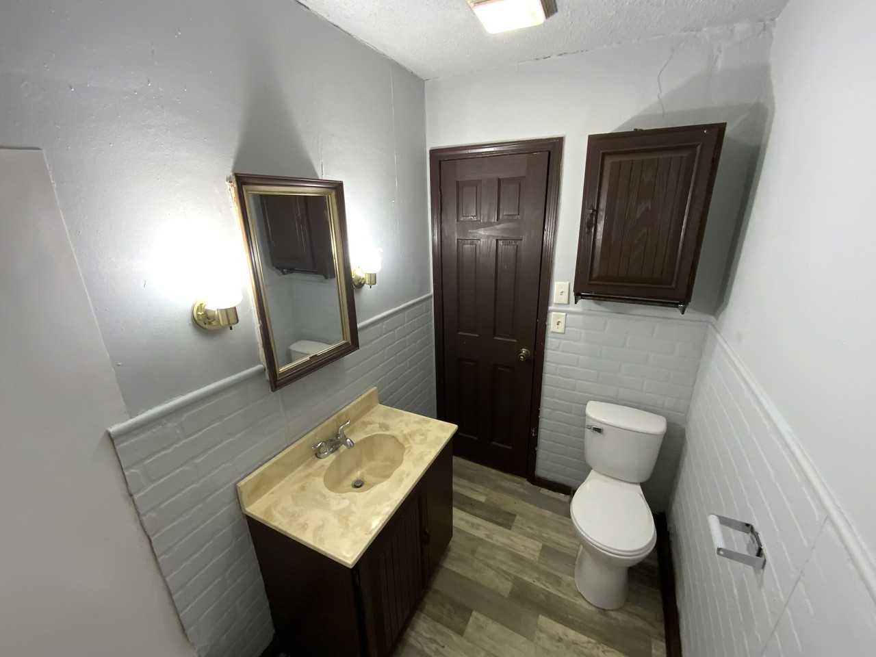 602 W English St #NA - Photo 7 of 11