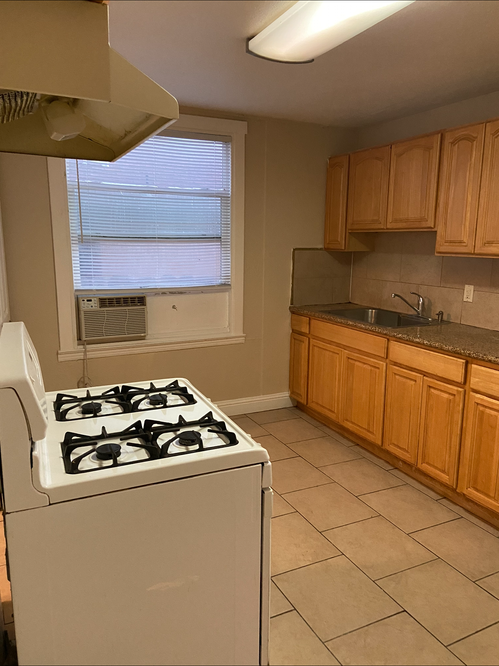 642 N Thorne Ave - Photo 3 of 15