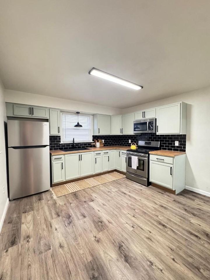 2917 Godfrey St, - Photo 3 of 9