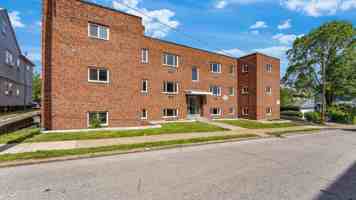 featured image of 1352 Clarence Ave