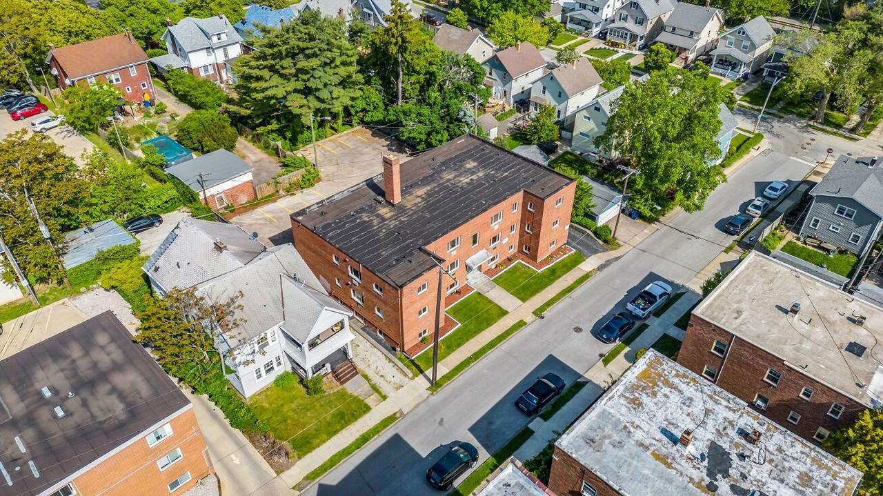 Clarence Plaza - Photo 2 of 6