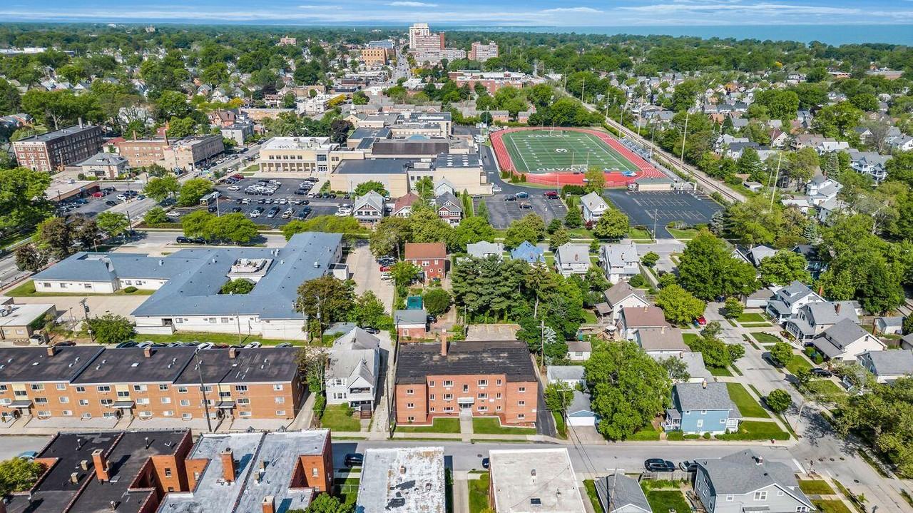 Clarence Plaza - Photo 3 of 6