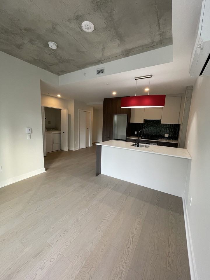 5605 Av Pierre-De Coubertin #207 - Photo 2 of 25