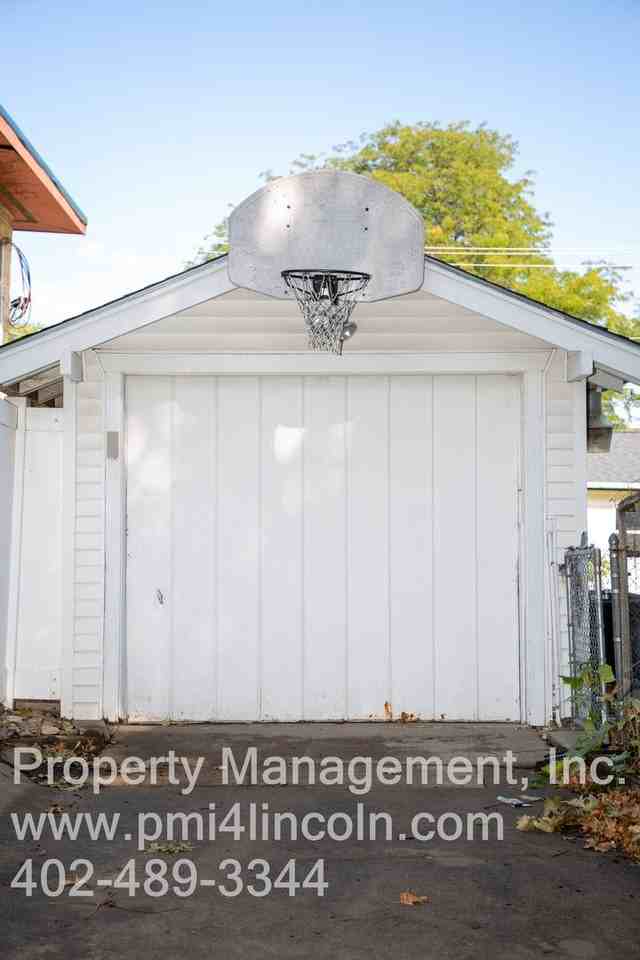 2412 Washington St - Photo 5 of 50