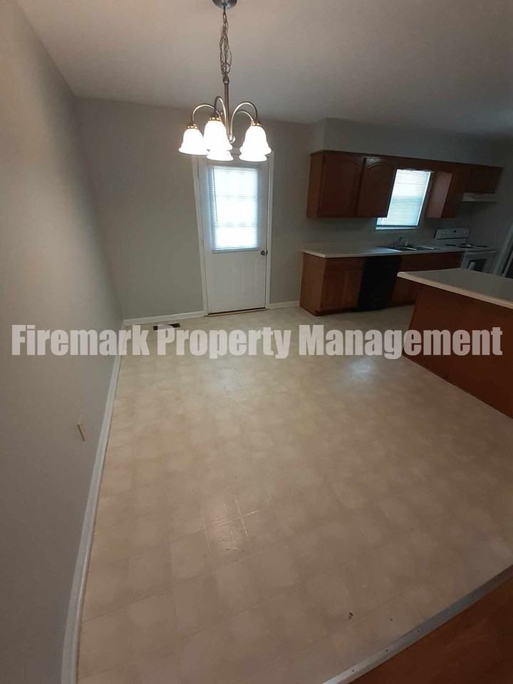 173 Hayfield Cir - Photo 2 of 11