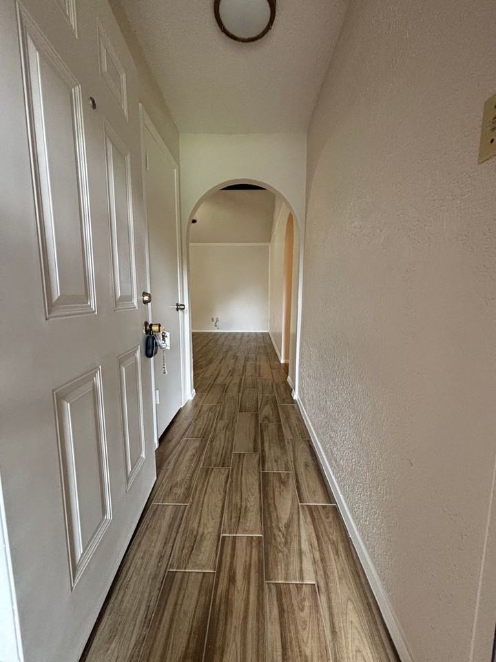 912 Vaughn Dr - Photo 3 of 12