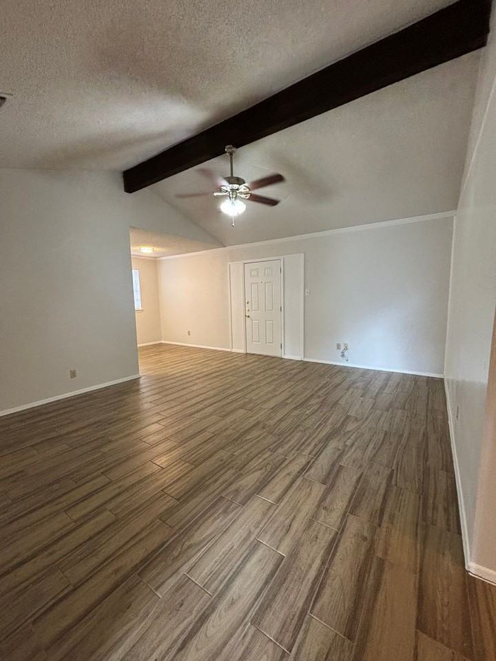 912 Vaughn Dr - Photo 4 of 12