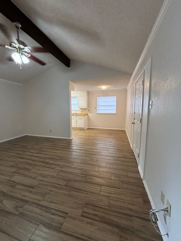 912 Vaughn Dr - Photo 6 of 12