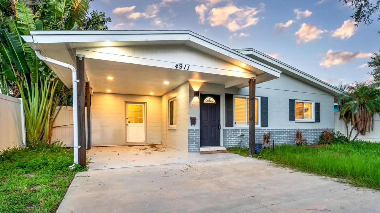 4911 Chancellor St Ne - Photo 2 of 23