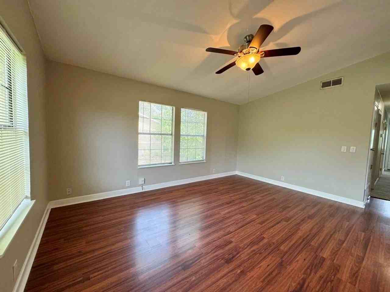 600 Seminole Rd - Photo 4 of 37