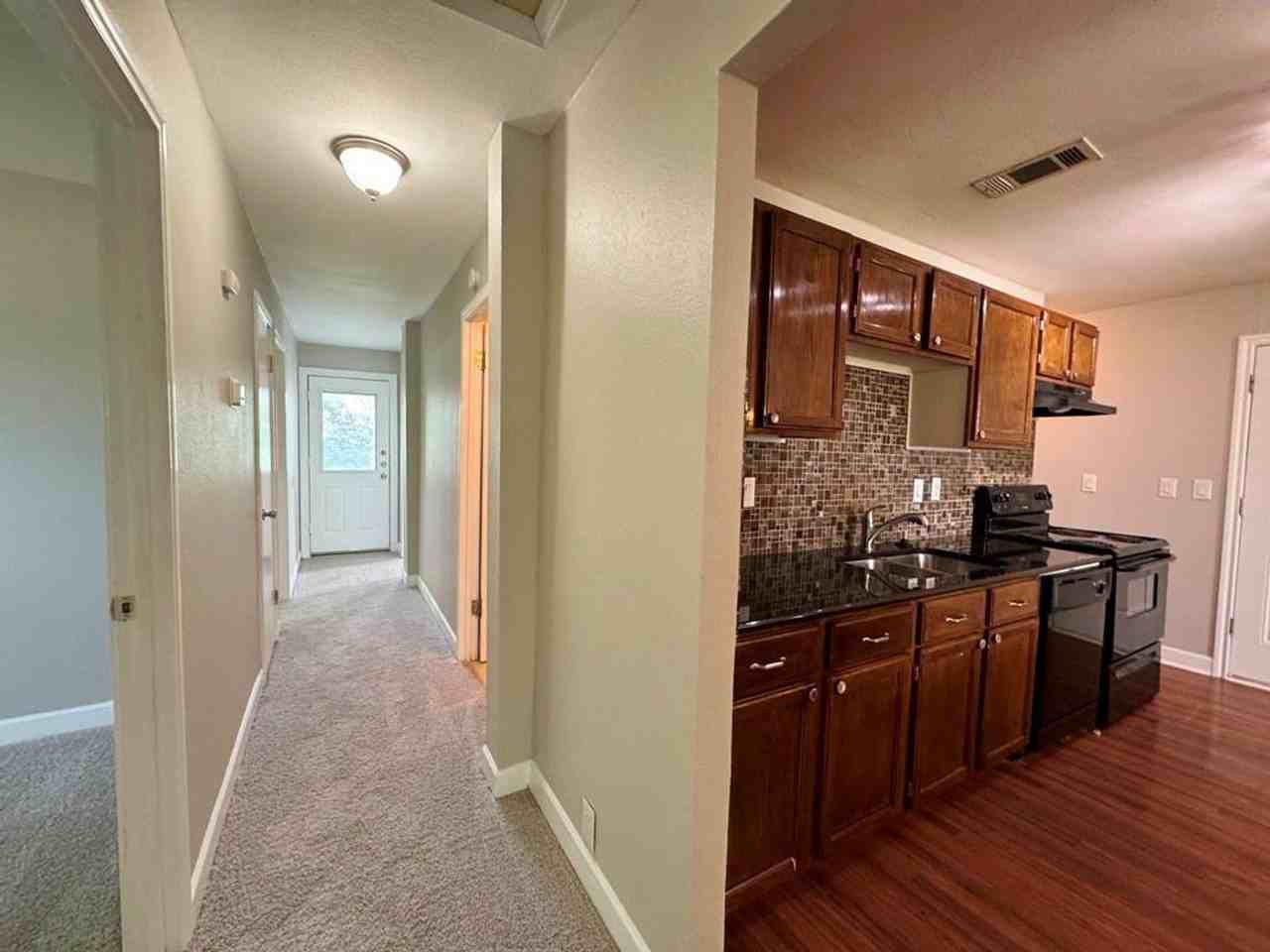 600 Seminole Rd - Photo 5 of 37