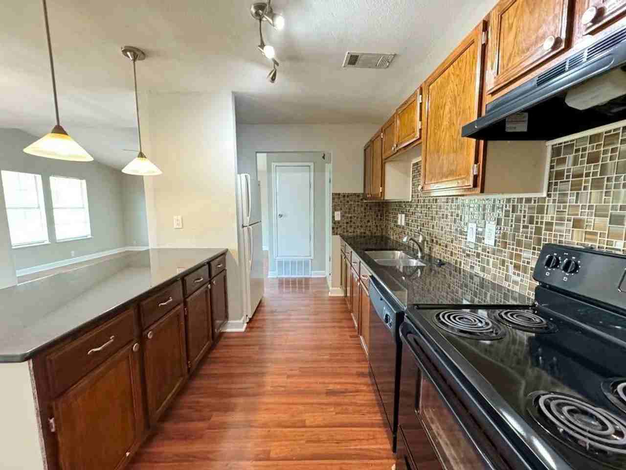 600 Seminole Rd - Photo 7 of 37