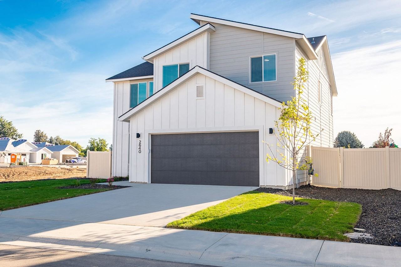 2640 N Silver Wolf Ave - Photo 2 of 50