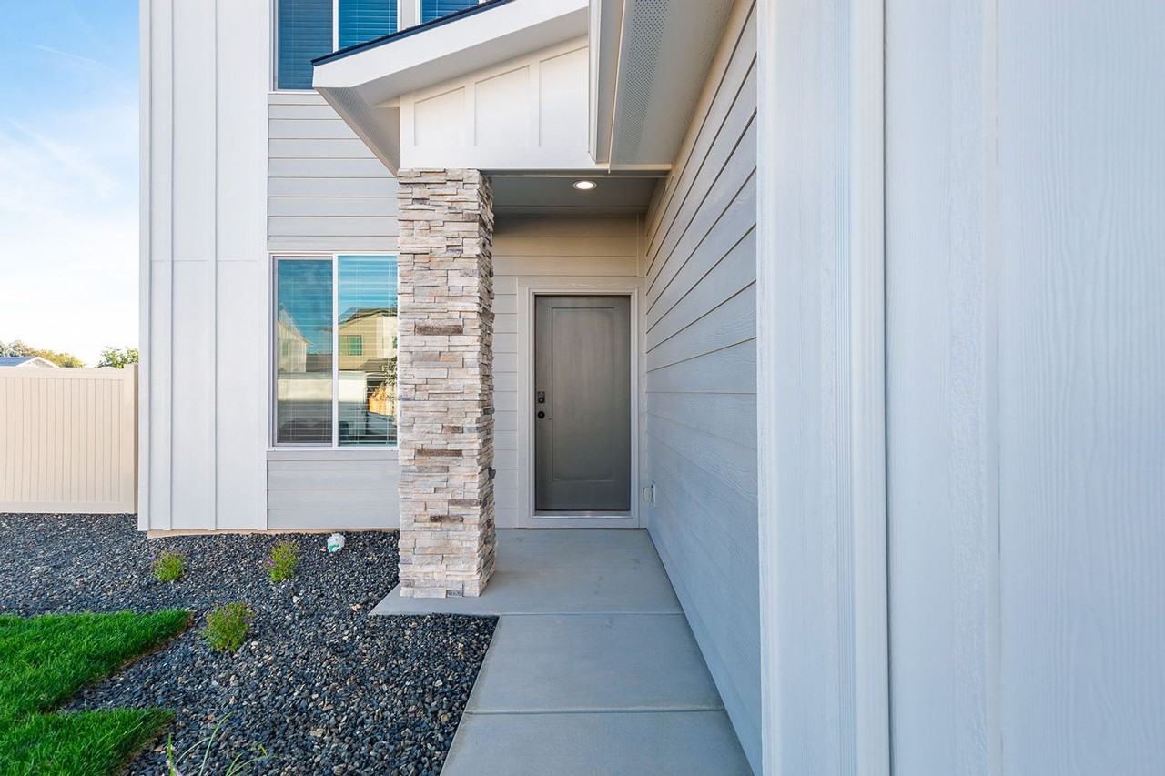 2640 N Silver Wolf Ave - Photo 3 of 50