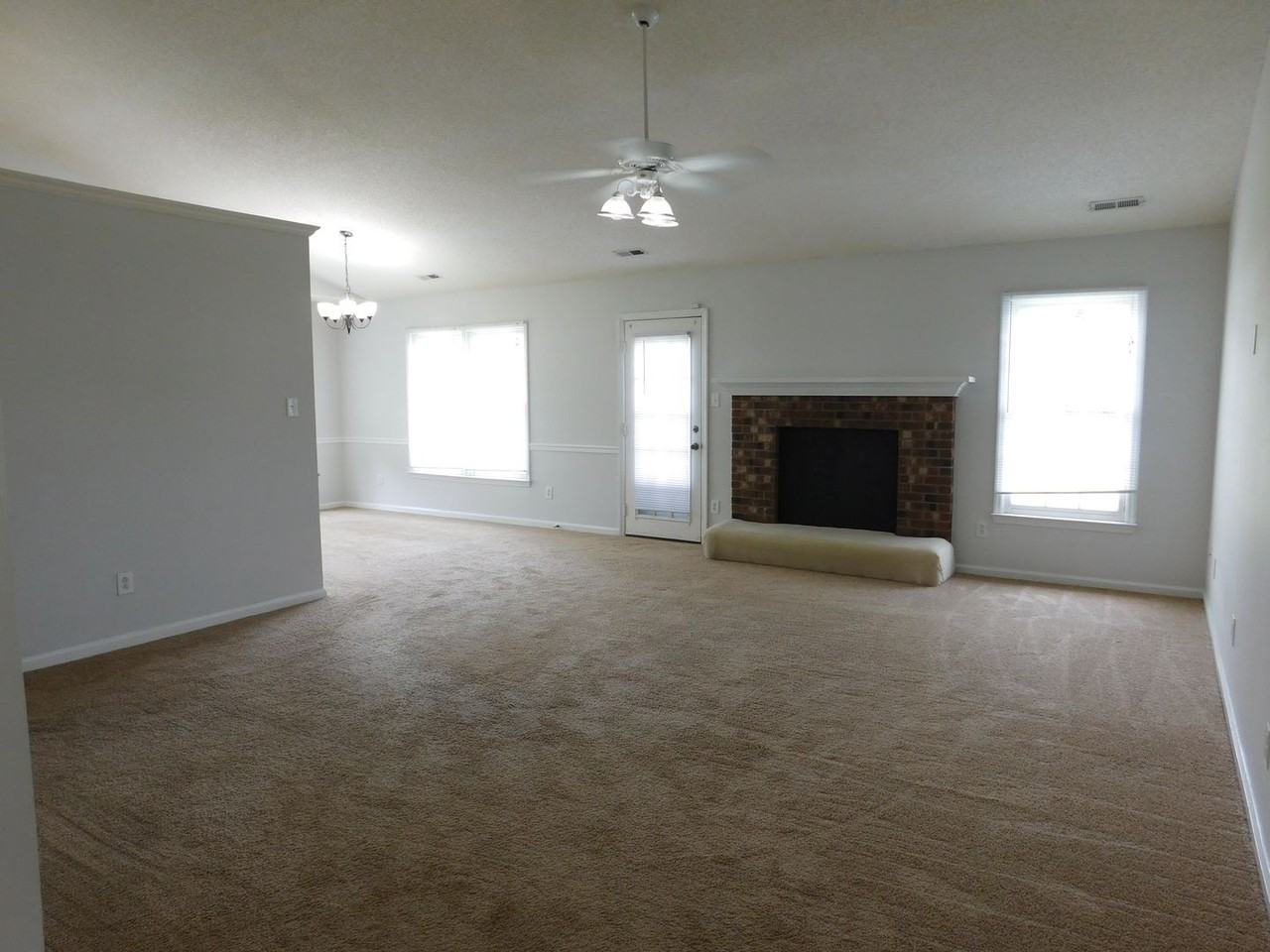 210 Rivershore Dr - Photo 3 of 28