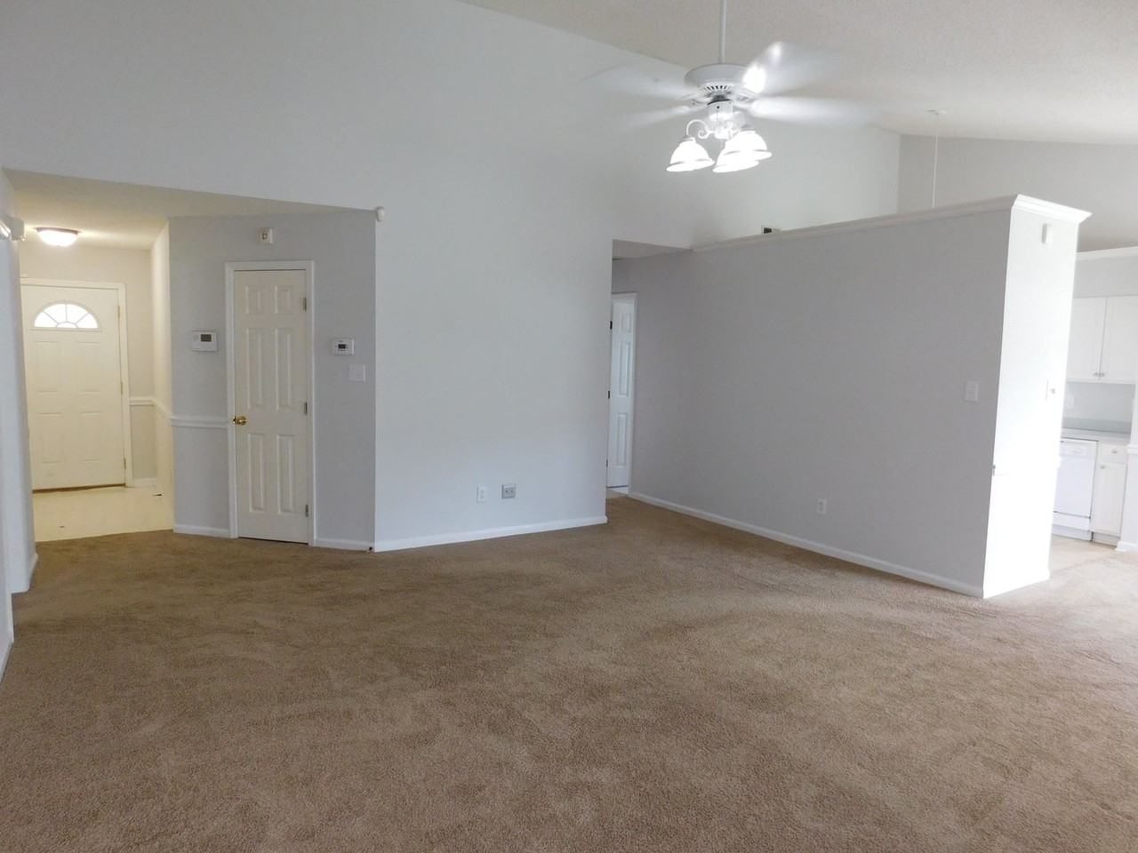 210 Rivershore Dr - Photo 4 of 28