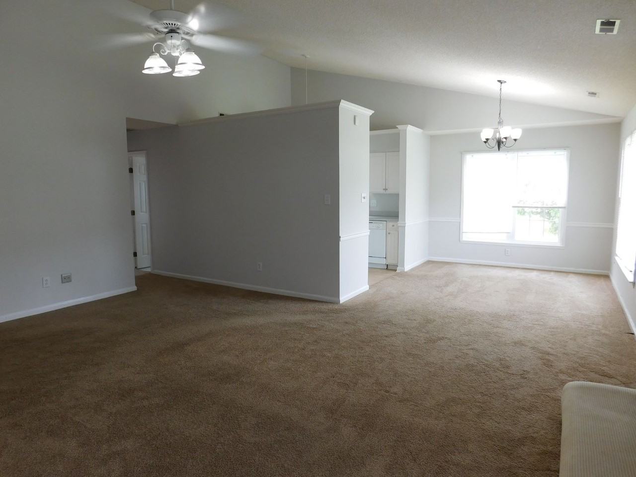 210 Rivershore Dr - Photo 5 of 28