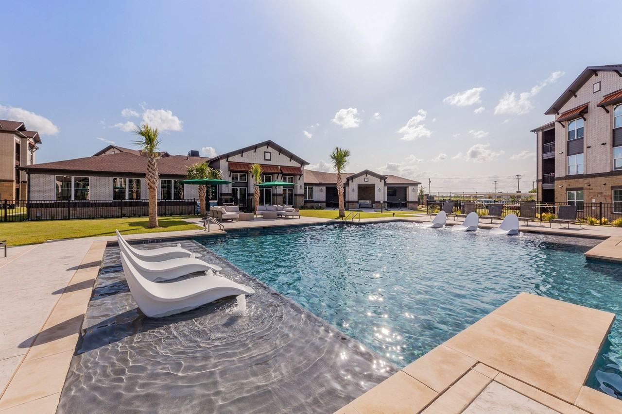 Beacon on Westmoreland - Photo 4 of 50