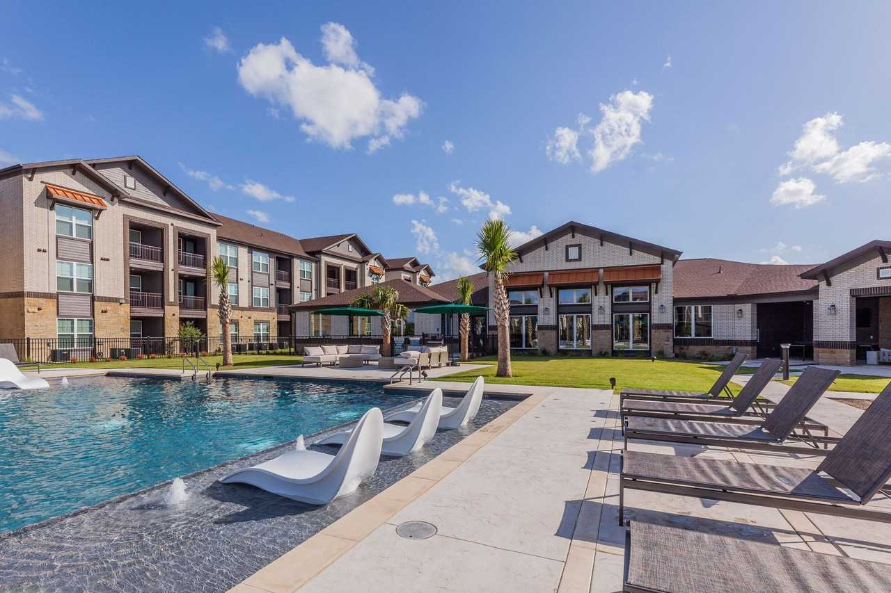 Beacon on Westmoreland - Photo 5 of 50