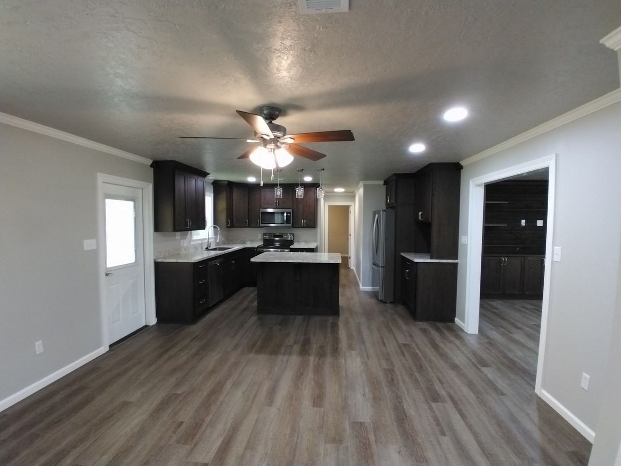 1309 Sunnyside Dr - Photo 3 of 16