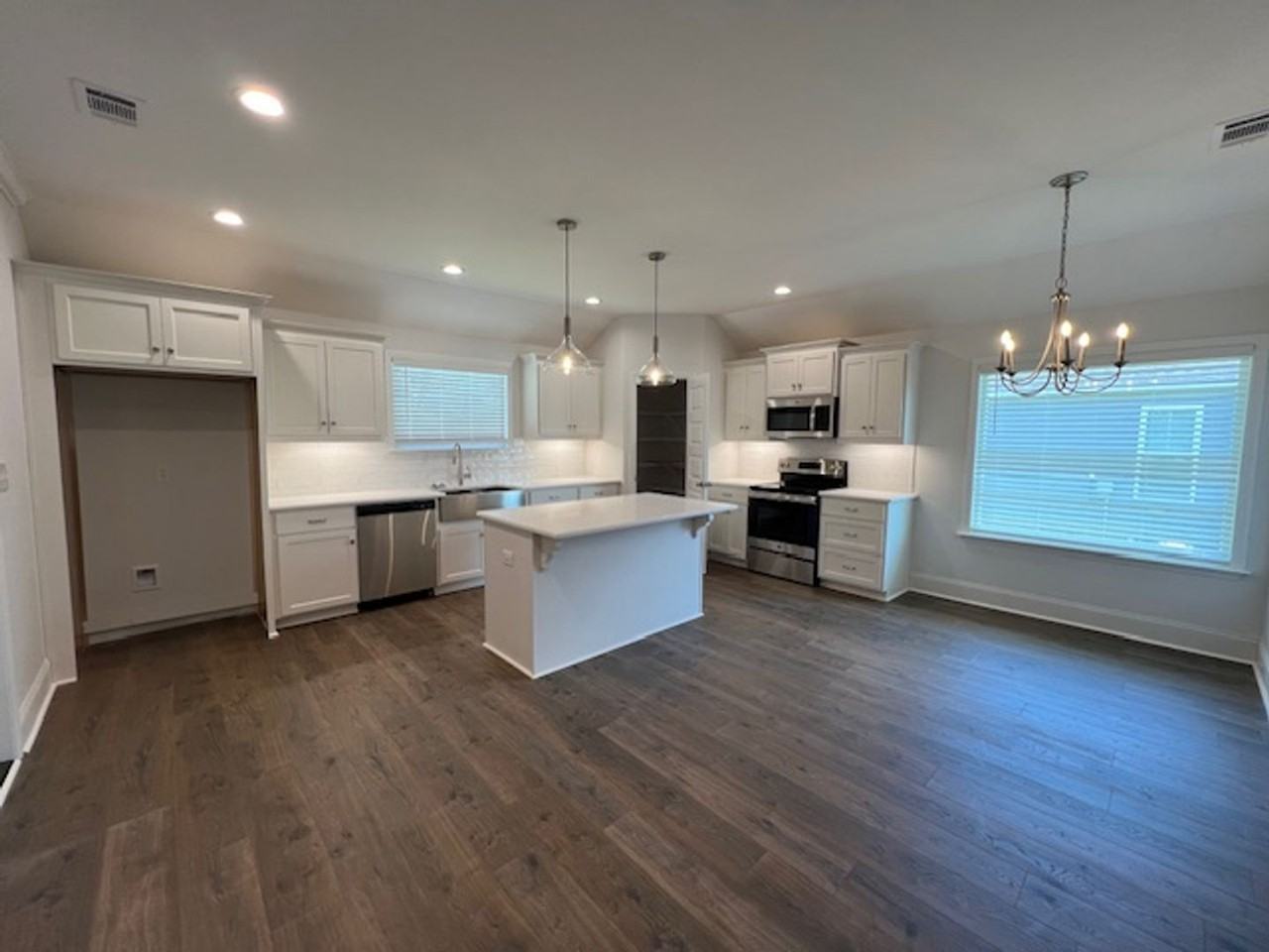 3912 Duke Ct - Photo 5 of 17