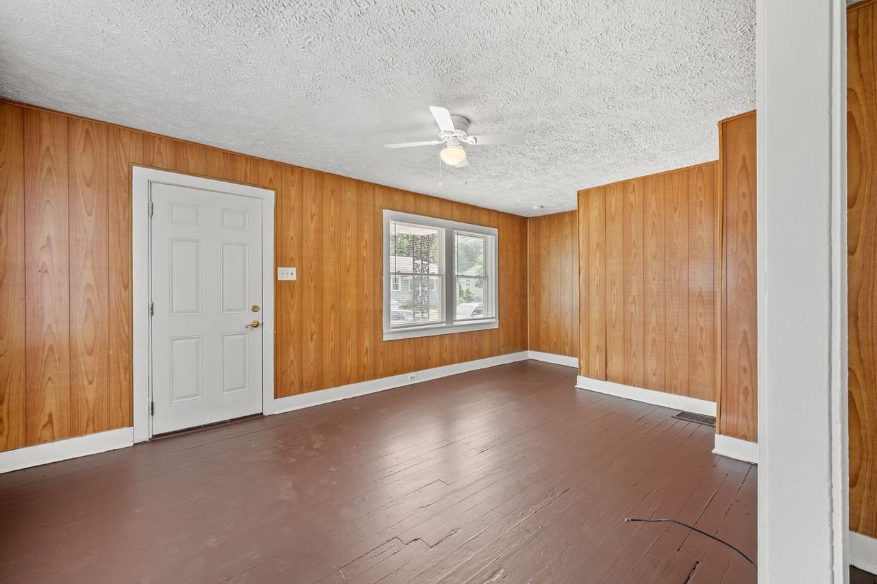 1404 Berry St - Photo 3 of 16