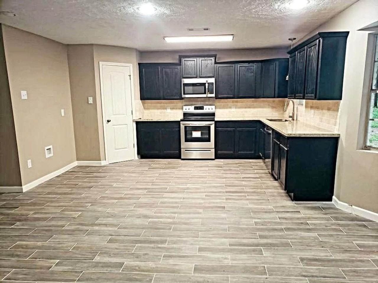 205 Pleasant St - Photo 3 of 14