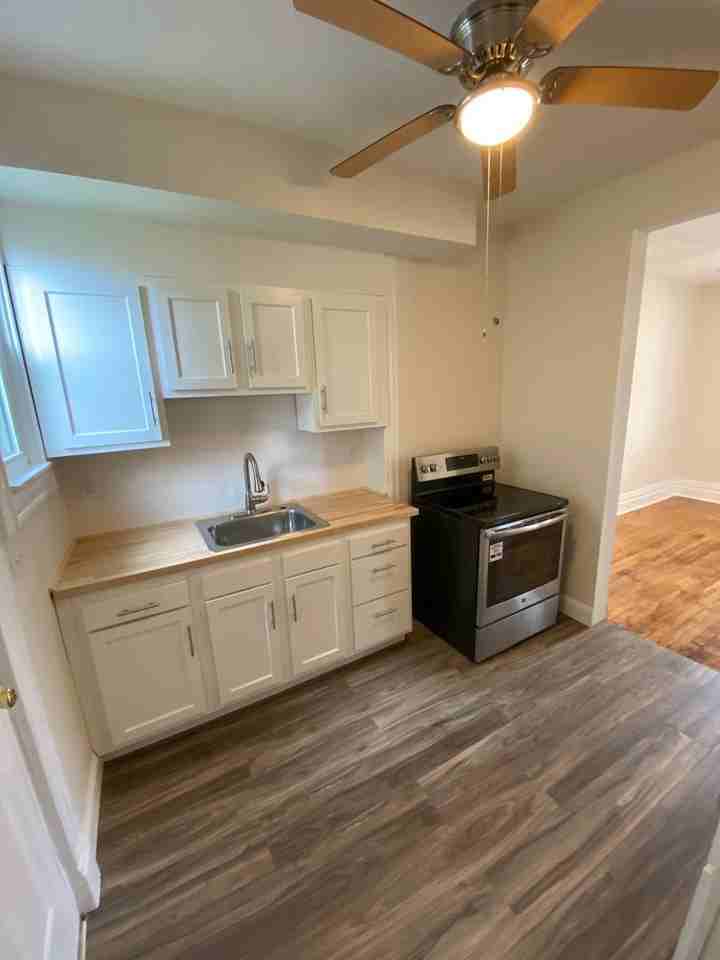 1363 Fallowfield Ave - Photo 3 of 26