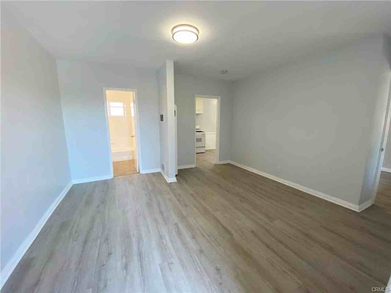 2103 - Photo 3 of 12