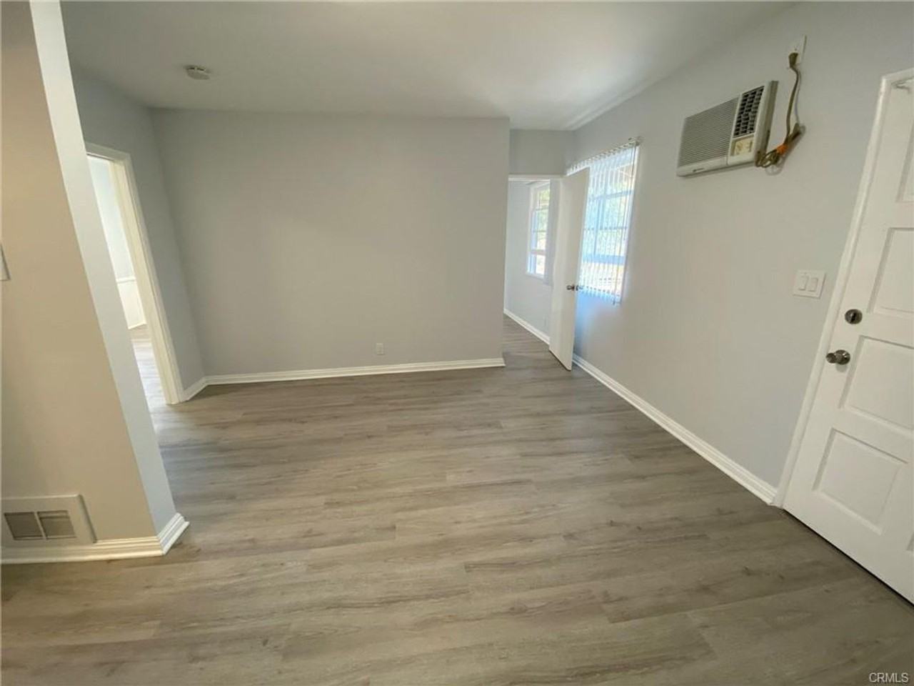 2103 - Photo 4 of 12