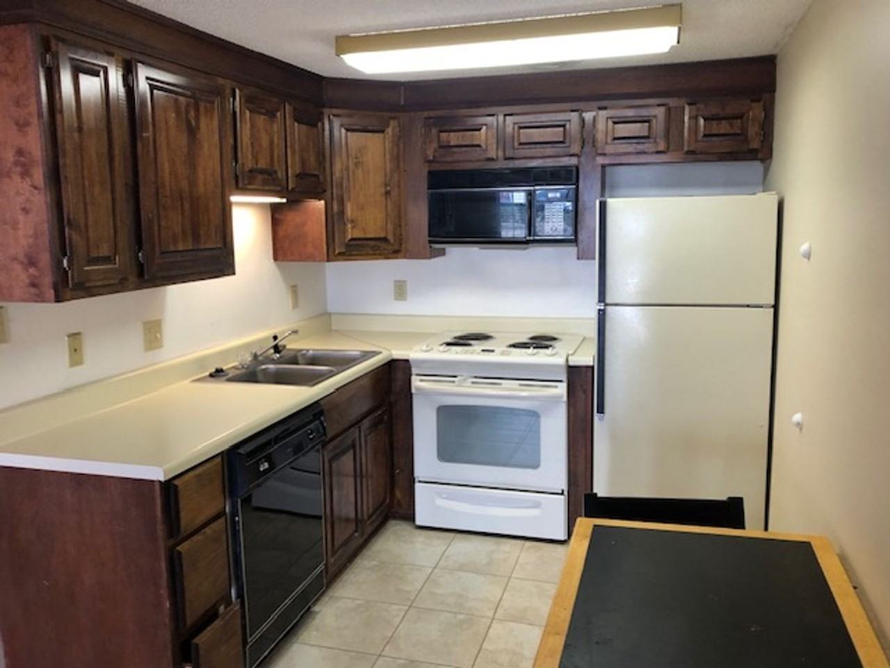 623 N Gloster St #315 - Photo 4 of 12