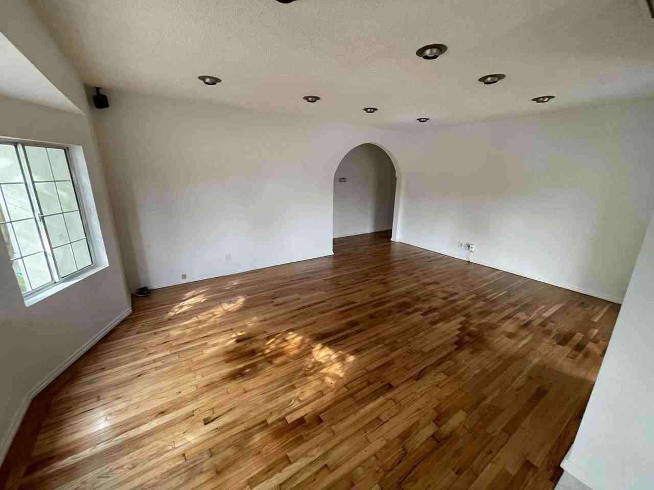 2946 S Beverly Dr - Photo 2 of 25