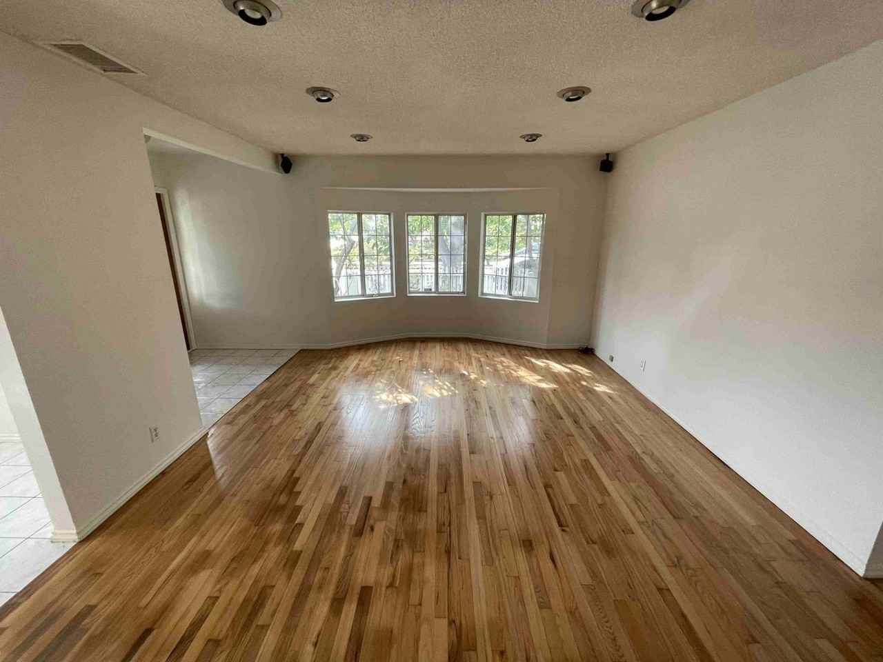 2946 S Beverly Dr - Photo 3 of 25