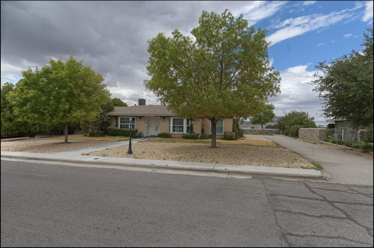 4040 Bancroft Dr - Photo 3 of 50