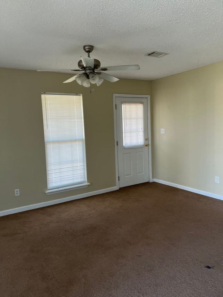 131 Twelve Oaks Ct - Photo 2 of 4