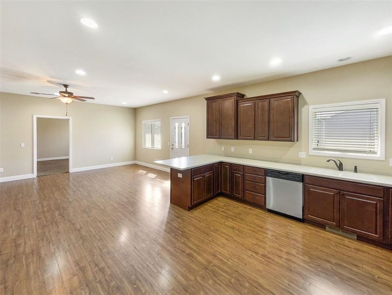 414 2nd Ave Sw - Photo 4 of 23