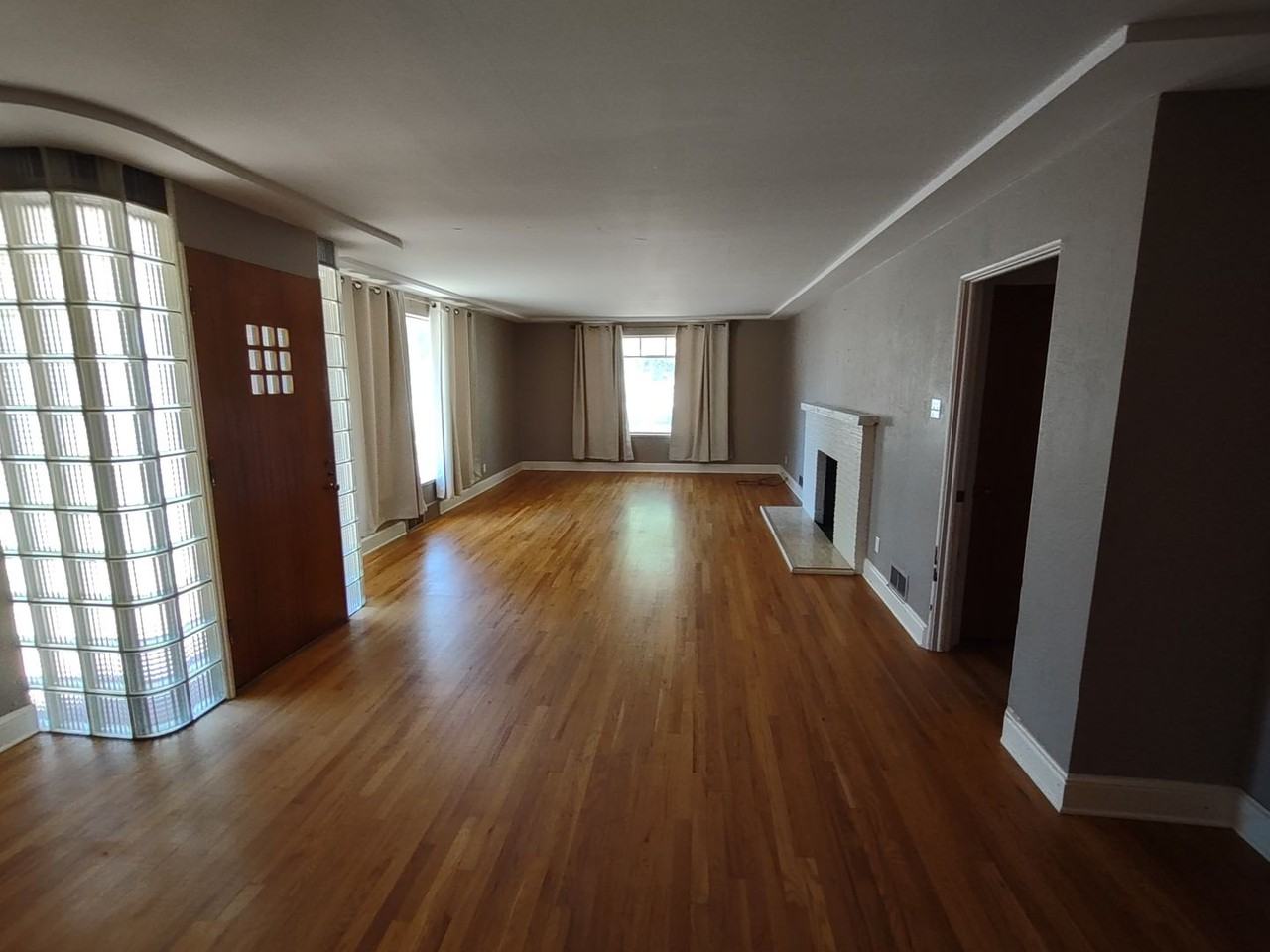 1417 W 30th St - Photo 2 of 18