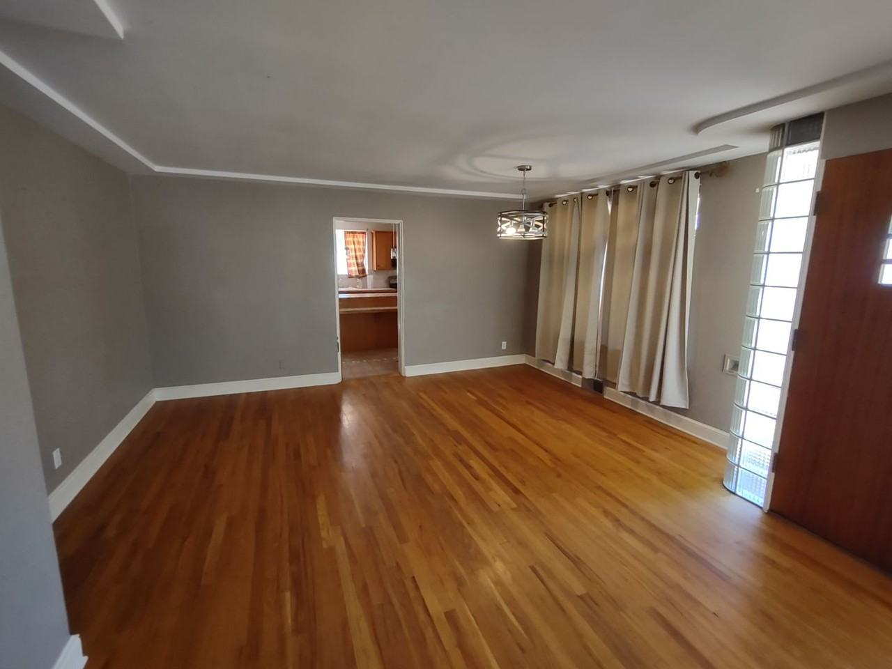 1417 W 30th St - Photo 3 of 18