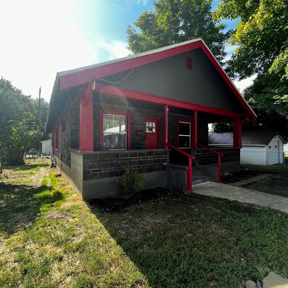 127 North Ave - Photo 3 of 23