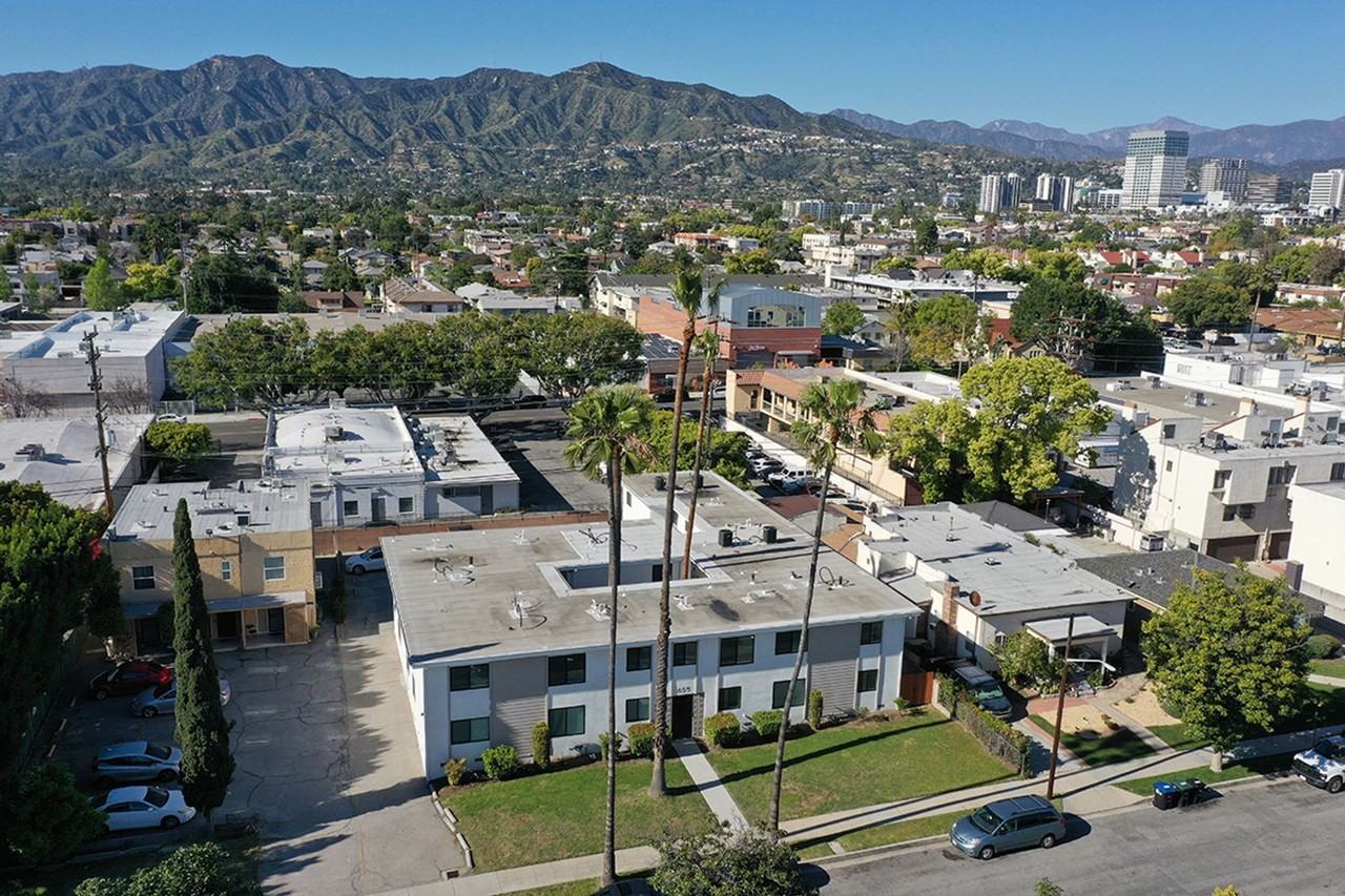 655 Ivy Street - Photo 3 of 11