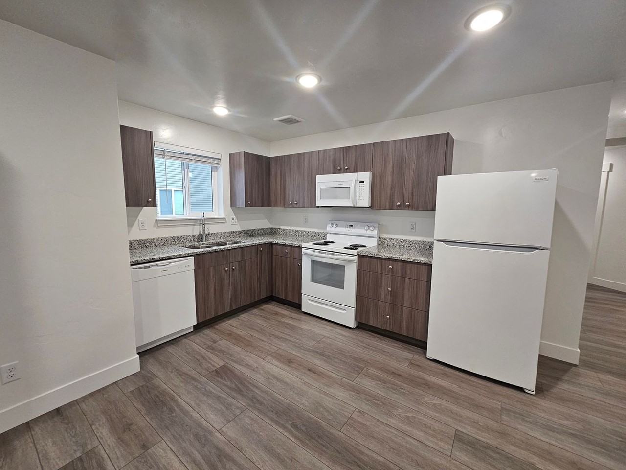 Freedom 6133 - Photo 3 of 11