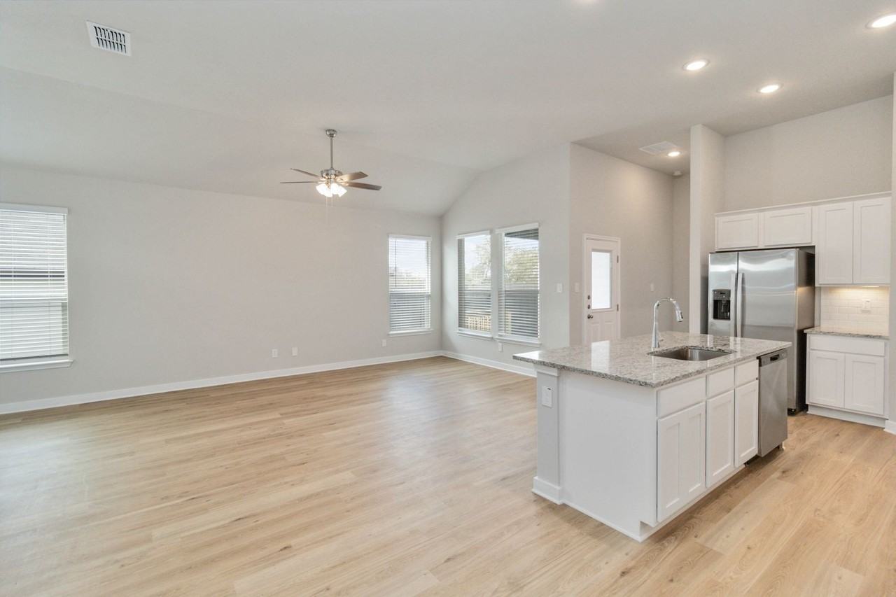 775 Staglin St #B - Photo 6 of 33