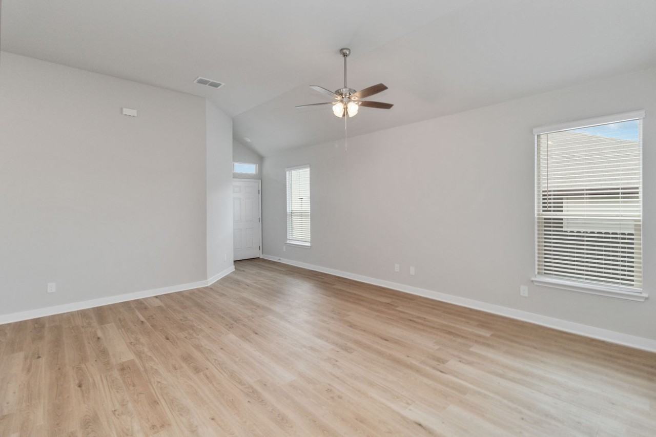 775 Staglin St #B - Photo 7 of 33