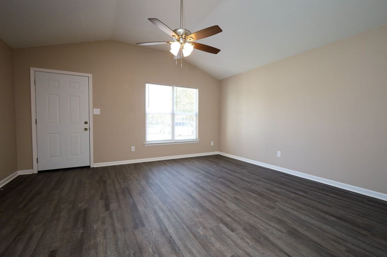 1663 Fresno St - Photo 2 of 10