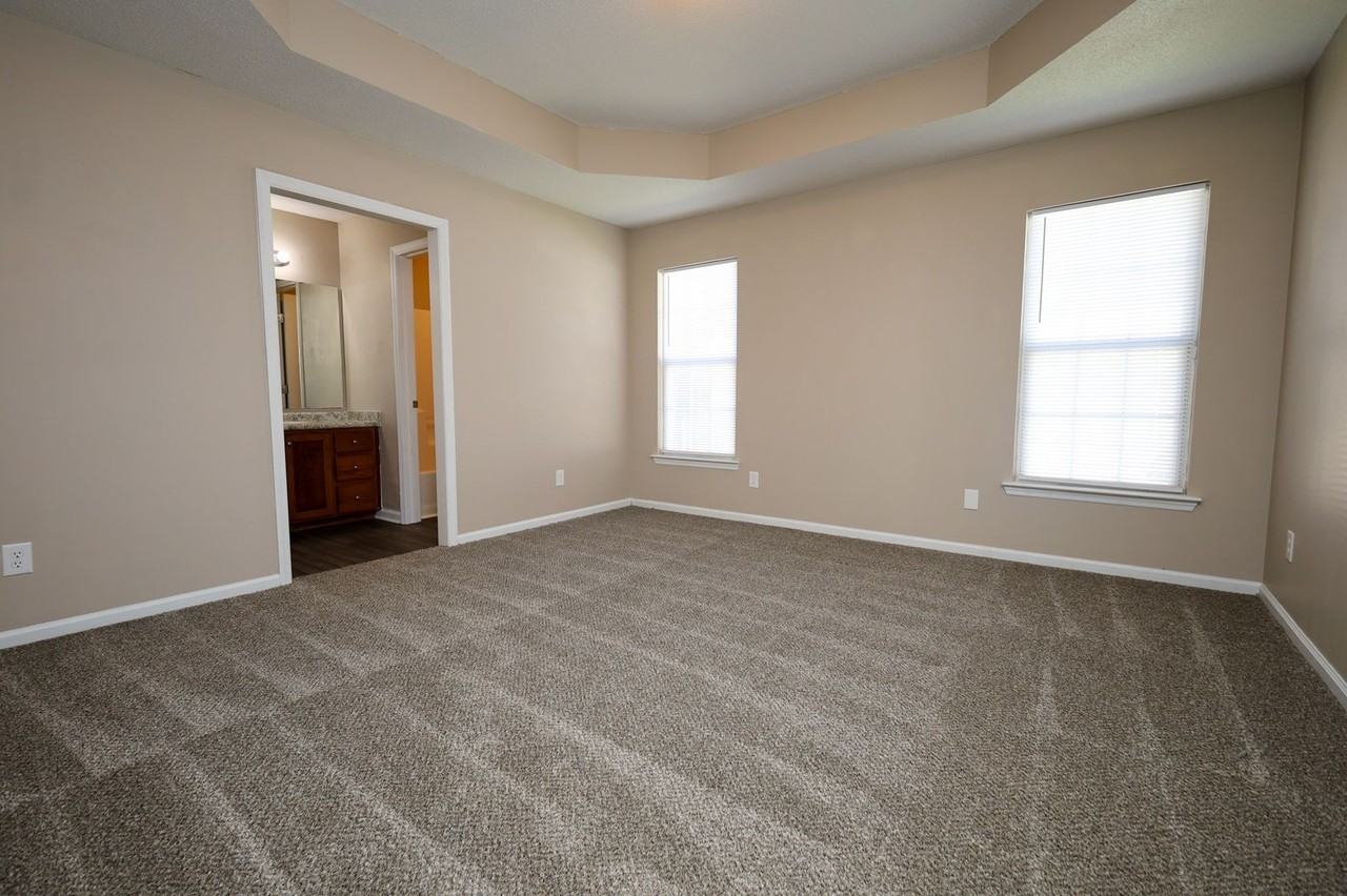 1663 Fresno St - Photo 6 of 10