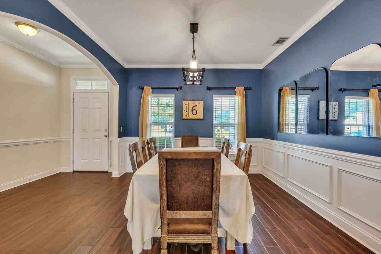 106 Laurel Ln - Photo 5 of 43