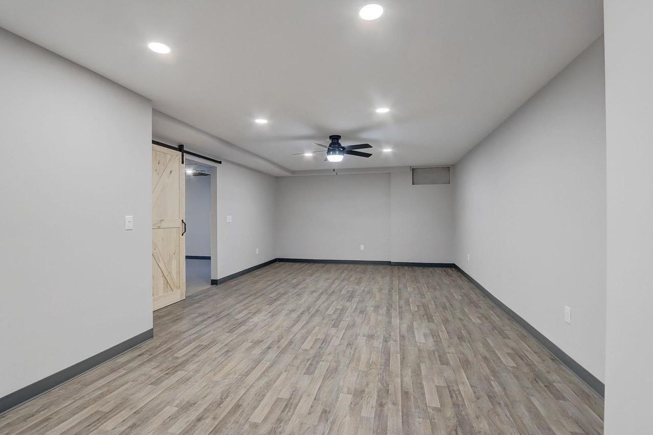 7653 Farmington Way - Photo 4 of 32