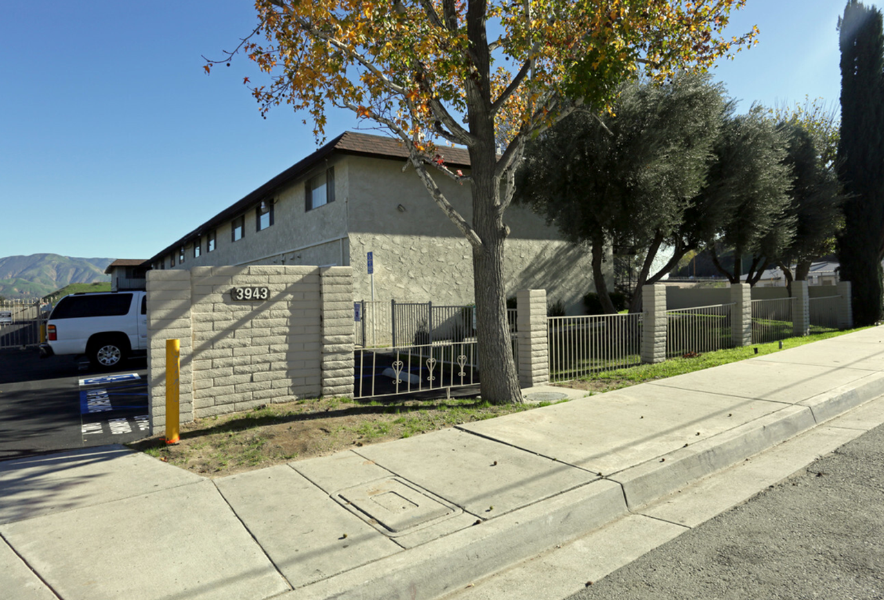 Arrowhead Commons - Photo 2 of 6