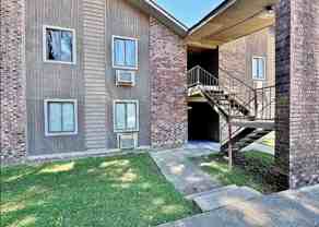 922 W Oak Ave - Photo 1 of 1